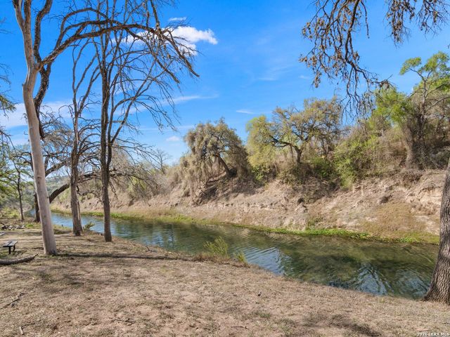 2042 Paradise Pkwy, Canyon Lake, TX 78133