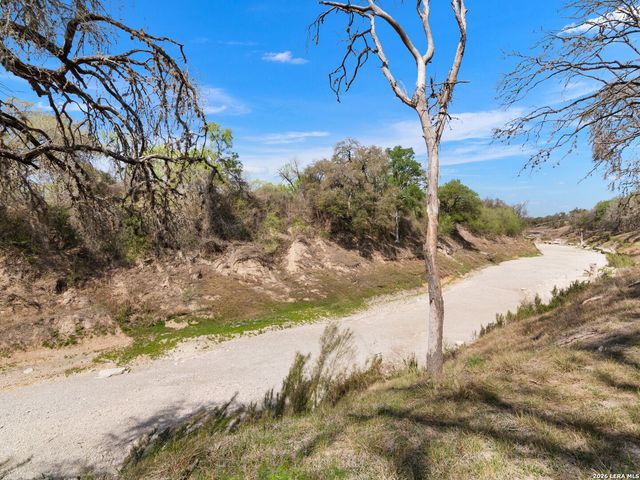 2042 Paradise Pkwy, Canyon Lake, TX 78133