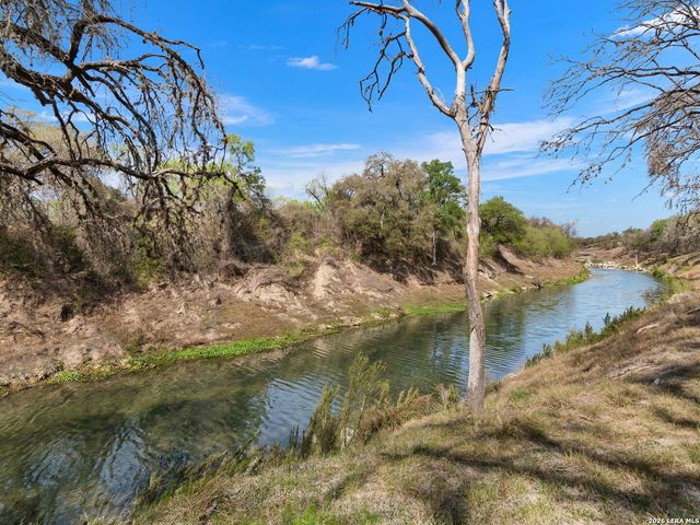 2042 Paradise Pkwy, Canyon Lake, TX 78133