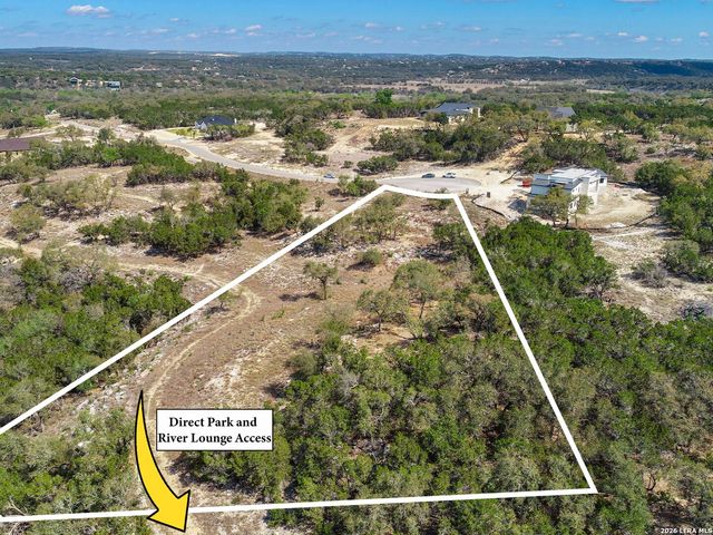 2042 Paradise Pkwy, Canyon Lake, TX 78133