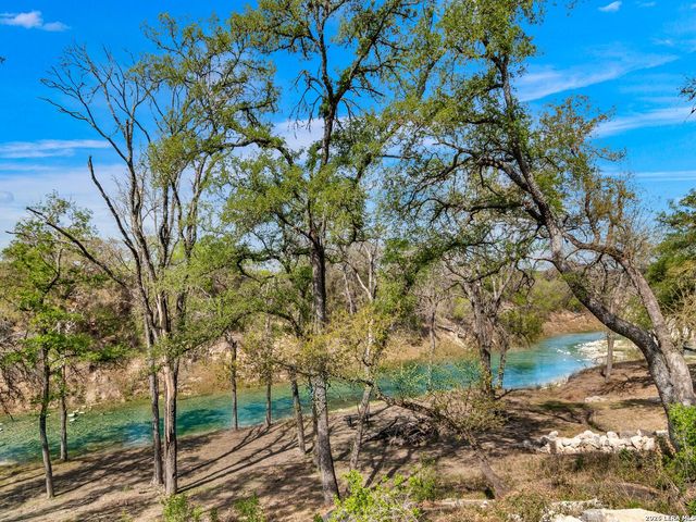 2042 Paradise Pkwy, Canyon Lake, TX 78133