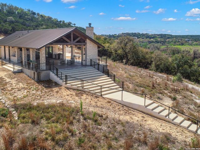 2042 Paradise Pkwy, Canyon Lake, TX 78133