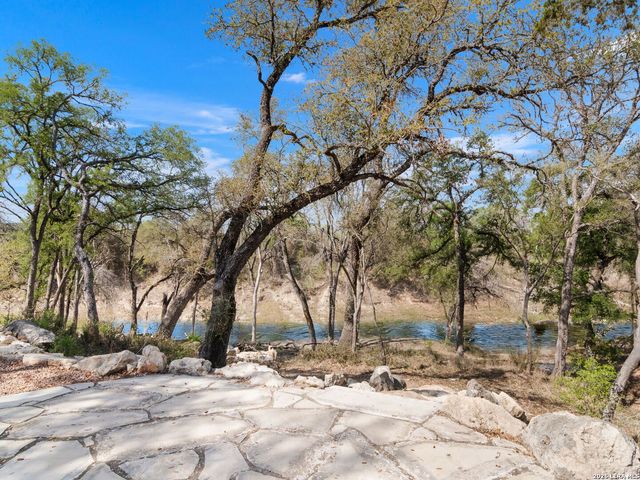 2042 Paradise Pkwy, Canyon Lake, TX 78133