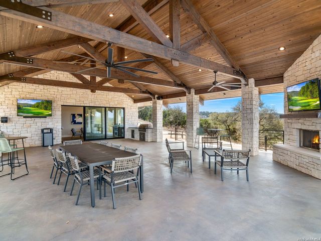 2042 Paradise Pkwy, Canyon Lake, TX 78133