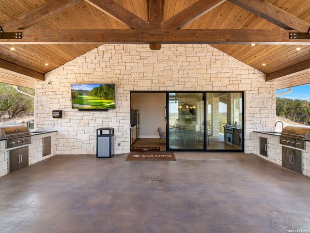 2042 Paradise Pkwy, Canyon Lake, TX 78133