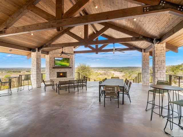 2042 Paradise Pkwy, Canyon Lake, TX 78133