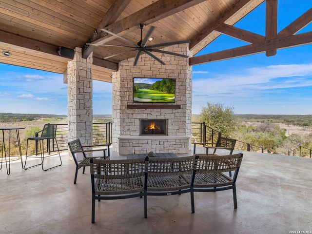 2042 Paradise Pkwy, Canyon Lake, TX 78133