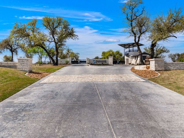 2042 Paradise Pkwy, Canyon Lake, TX 78133