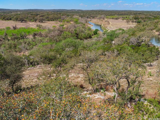 2042 Paradise Pkwy, Canyon Lake, TX 78133