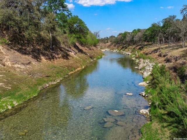 2042 Paradise Pkwy, Canyon Lake, TX 78133