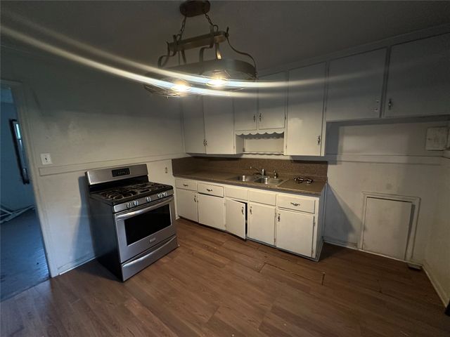2320 W Easton Court, Tulsa, OK 74127