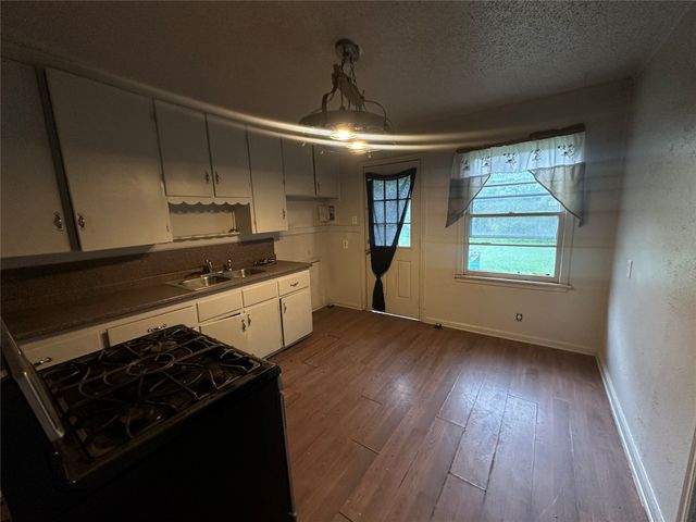 2320 W Easton Court, Tulsa, OK 74127