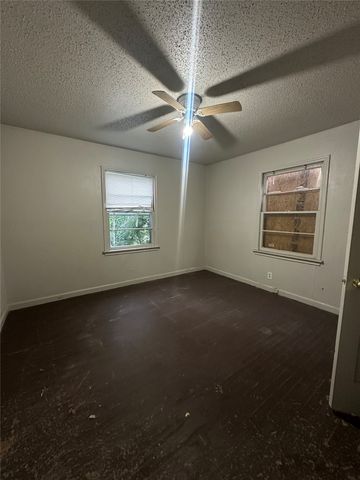 2320 W Easton Court, Tulsa, OK 74127