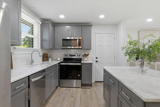 4056 Kings Ln, Nashville, TN 37218