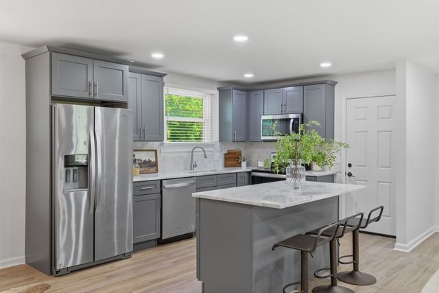 4056 Kings Ln, Nashville, TN 37218