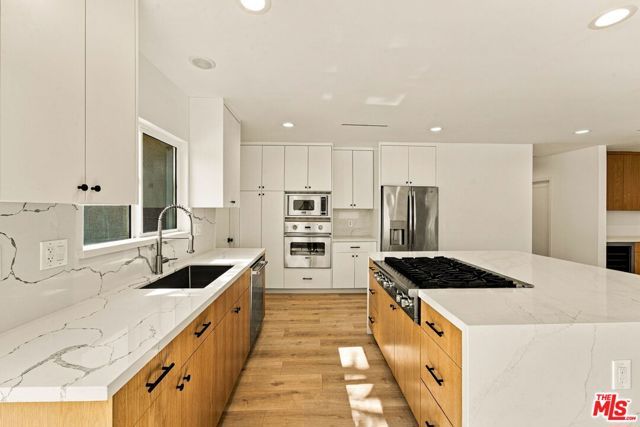 2481 Coolidge Avenue, Los Angeles, CA 90064
