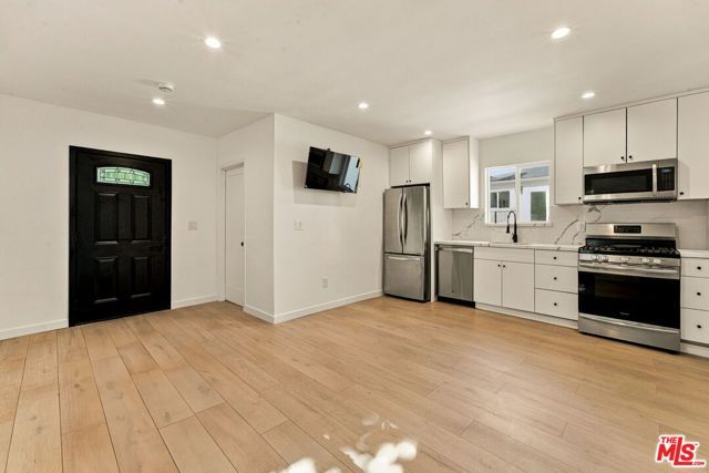 2481 Coolidge Avenue, Los Angeles, CA 90064