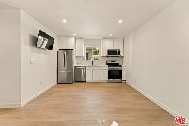 2481 Coolidge Avenue, Los Angeles, CA 90064