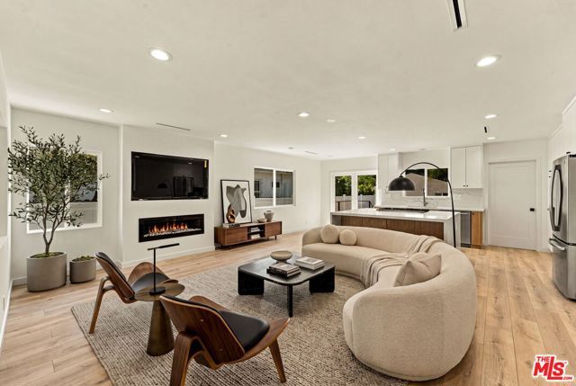 2481 Coolidge Avenue, Los Angeles, CA 90064