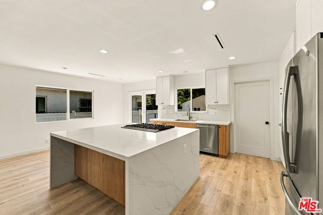 2481 Coolidge Avenue, Los Angeles, CA 90064