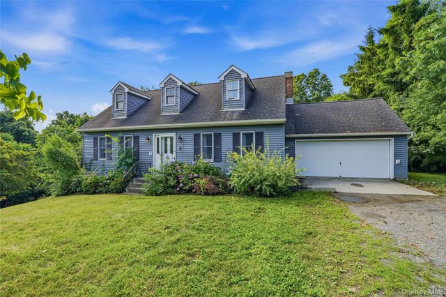 12 Kristi Lane, Poughkeepsie, NY 12601