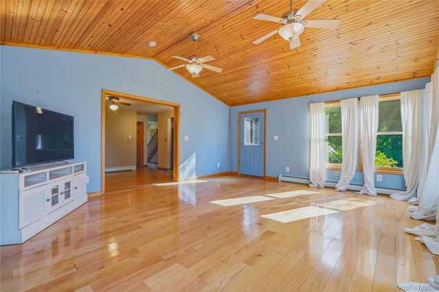 12 Kristi Lane, Poughkeepsie, NY 12601