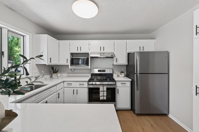 2709 Holloway Avenue E, North Saint Paul, MN 55109