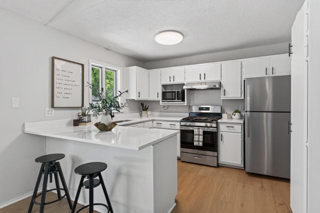 2709 Holloway Avenue E, North Saint Paul, MN 55109
