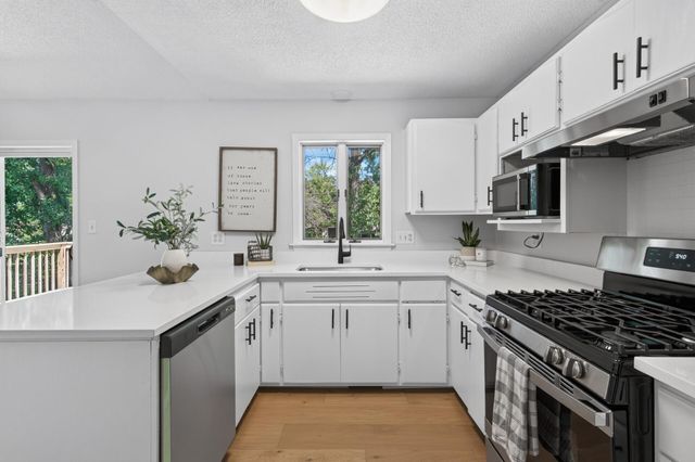 2709 Holloway Avenue E, North Saint Paul, MN 55109