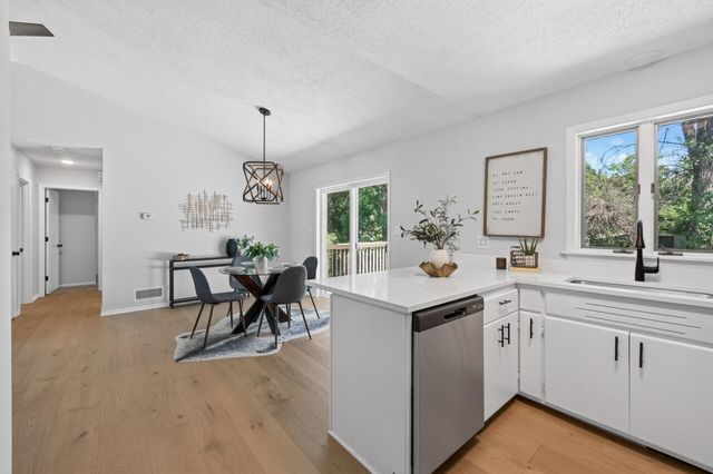 2709 Holloway Avenue E, North Saint Paul, MN 55109
