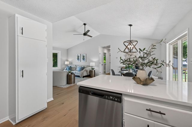 2709 Holloway Avenue E, North Saint Paul, MN 55109