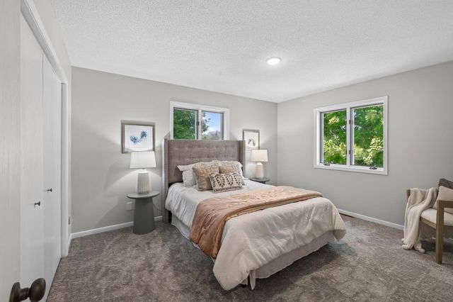 2709 Holloway Avenue E, North Saint Paul, MN 55109