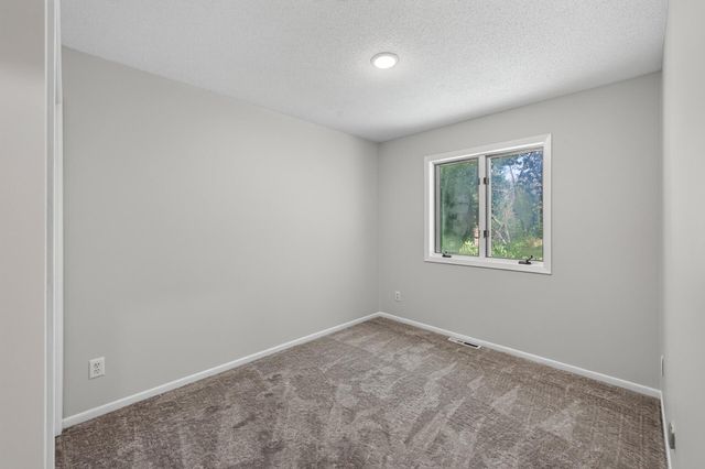 2709 Holloway Avenue E, North Saint Paul, MN 55109