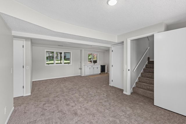 2709 Holloway Avenue E, North Saint Paul, MN 55109