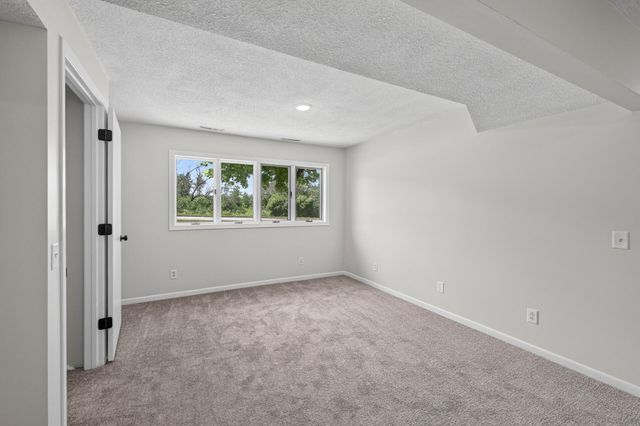 2709 Holloway Avenue E, North Saint Paul, MN 55109