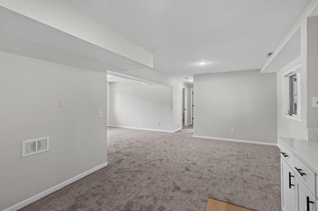2709 Holloway Avenue E, North Saint Paul, MN 55109