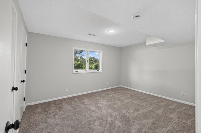 2709 Holloway Avenue E, North Saint Paul, MN 55109