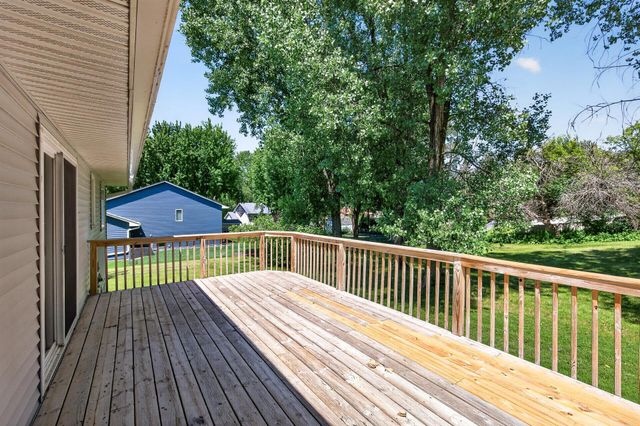 2709 Holloway Avenue E, North Saint Paul, MN 55109