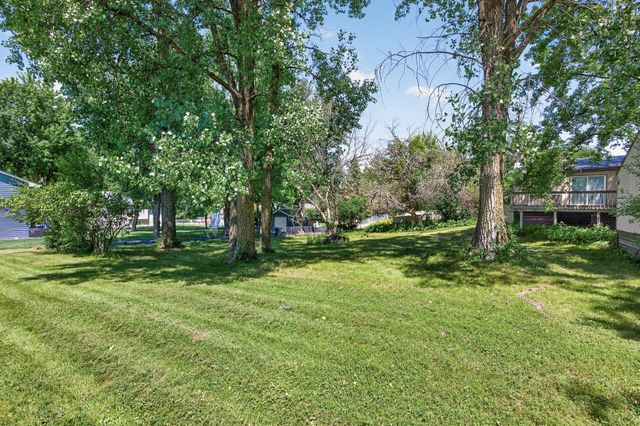 2709 Holloway Avenue E, North Saint Paul, MN 55109