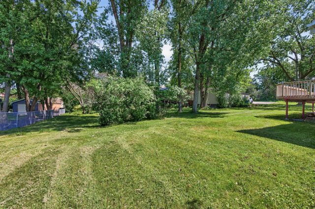 2709 Holloway Avenue E, North Saint Paul, MN 55109