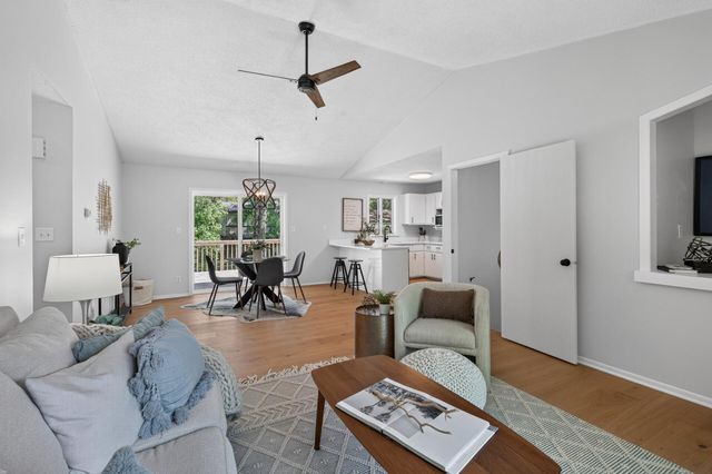 2709 Holloway Avenue E, North Saint Paul, MN 55109