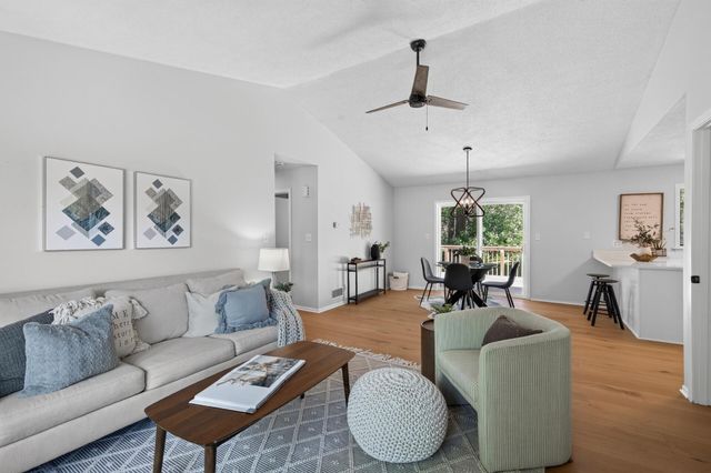 2709 Holloway Avenue E, North Saint Paul, MN 55109