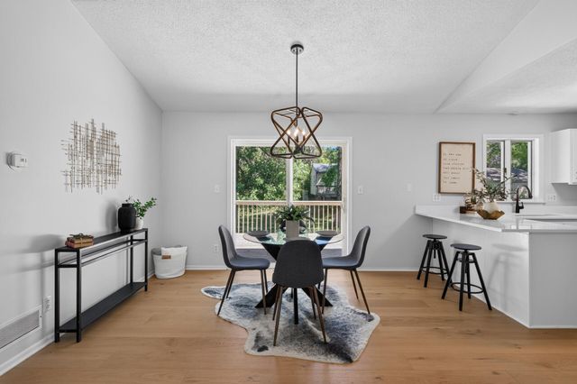 2709 Holloway Avenue E, North Saint Paul, MN 55109