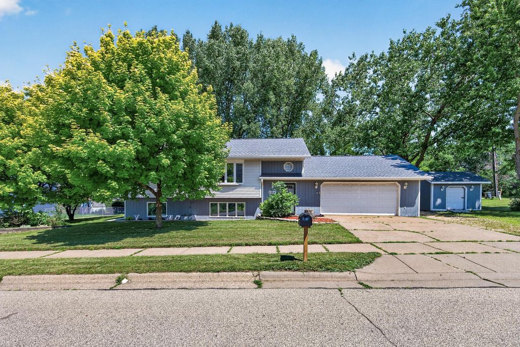 2709 Holloway Avenue E, North Saint Paul, MN 55109 — photo 3