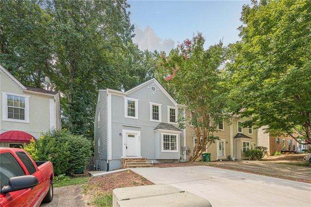 6614 Meadow Green Circle, Peachtree Corners, GA 30092