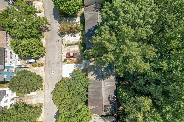 6614 Meadow Green Circle, Peachtree Corners, GA 30092