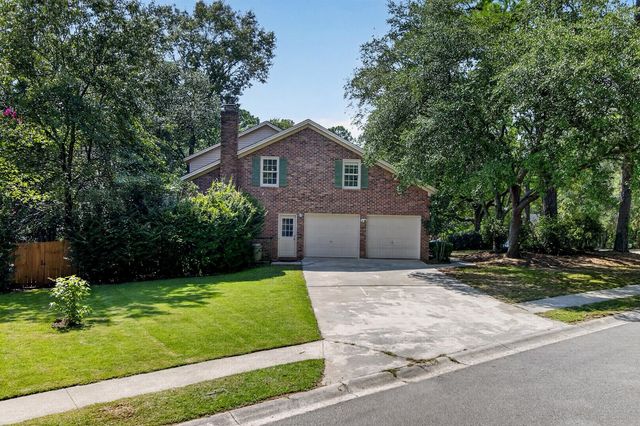 17 Plantation Circle, Summerville, SC 29485