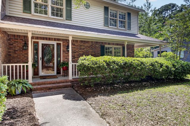 17 Plantation Circle, Summerville, SC 29485