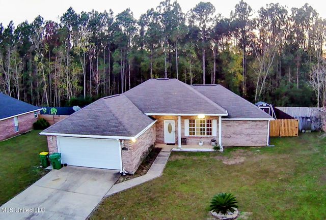 6911 S Pinehurst Drive, Ocean Springs, MS 39564