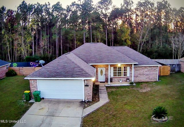6911 S Pinehurst Drive, Ocean Springs, MS 39564